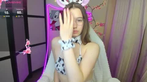 Vivian online show from November 2025 08:19:01 PM