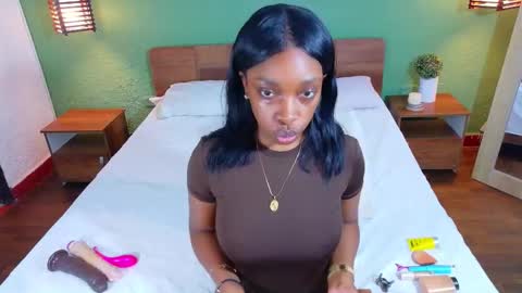 Snapshot of shamira_moore chatting on December 2025 06:37:02 PM Catalina online show from December 2025 06:37:02 PM