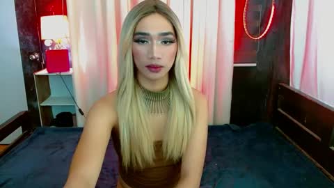 Snapshot of shane_hugexx chatting on February 2025 09:44:02 PM MISS SHANE online show from February 2025 09:44:02 PM