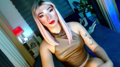 Snapshot of shane_hugexx chatting on September 2025 05:04:02 PM MISS SHANE online show from September 2025 05:04:02 PM