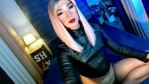 Snapshot of shane_hugexx chatting on November 2025 06:37:02 PM MISS SHANE online show from November 2025 06:37:02 PM