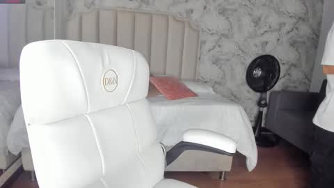 Shantal online show from November 2025 03:45:02 AM