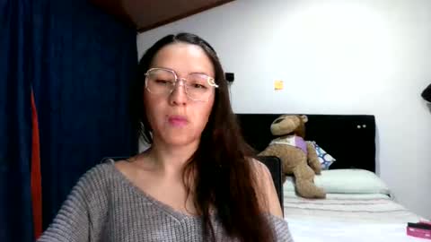 shantaldumont online show from December 2025 04:20:02 AM