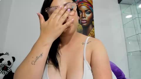 Snapshot of shantall_8 chatting on February 2025 03:29:01 AM karol online show from February 2025 03:29:01 AM