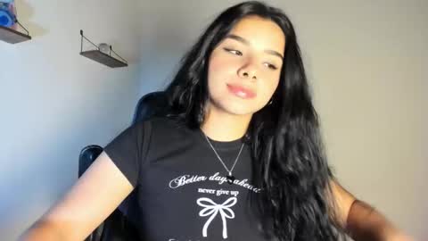 Snapshot of shara_jones chatting on November 2025 05:02:01 AM Sara online show from November 2025 05:02:01 AM