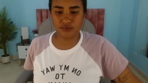 Snapshot of sharis_ chatting on April 2026 01:05:01 PM sharis_ online show from April 2026 01:05:01 PM