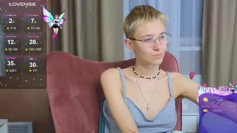 Snapshot of sharli_rose chatting on February 2025 03:48:02 PM Sharli online show from February 2025 03:48:02 PM