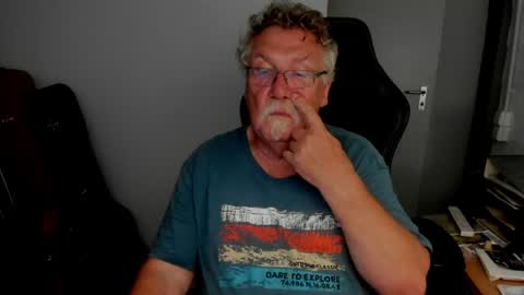 sharlots_pet online show from June 2026 07:15:01 PM
