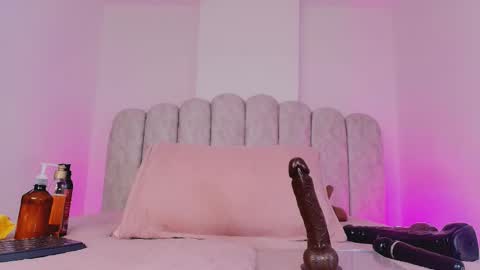 Sharlott online show from February 2026 11:57:02 AM