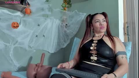 Sharlott online show from October 2025 07:49:01 PM