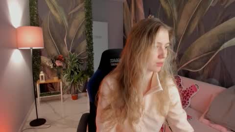 Snapshot of sharonevansi chatting on December 2025 11:48:01 AM Sharon online show from December 2025 11:48:01 AM