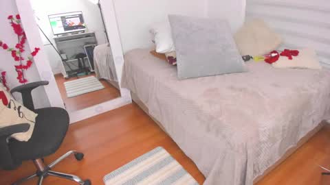 Sharon online show from March 2025 05:01:01 PM