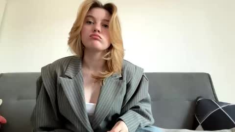 Snapshot of sharriheibult chatting on March 2026 01:12:02 PM Delia online show from March 2026 01:12:02 PM