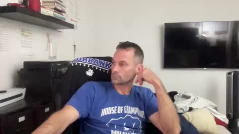 Snapshot of shaunzee35 chatting on May 2026 08:19:01 AM shaunzee35 online show from May 2026 08:19:01 AM