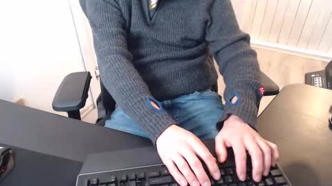 Snapshot of shavedromeo chatting on December 2024 01:55:01 PM shavedromeo online show from December 2024 01:55:01 PM