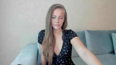 Snapshot of shawty_sue chatting on April 2026 06:22:01 PM Sue online show from April 2026 06:22:01 PM