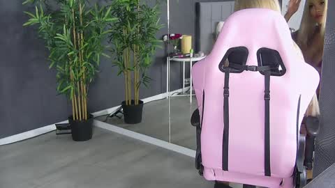 Snapshot of shayblonde chatting on December 2024 09:33:02 PM shayblonde online show from December 2024 09:33:02 PM