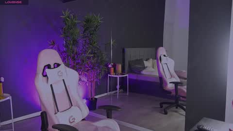 Snapshot of shayblonde chatting on December 2024 12:03:02 AM shayblonde online show from December 2024 12:03:02 AM