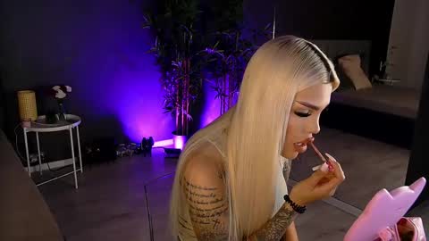 Snapshot of shayblonde chatting on February 2025 05:36:01 PM shayblonde online show from February 2025 05:36:01 PM