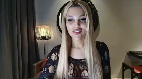 Snapshot of shayblonde chatting on October 2025 06:37:01 PM shayblonde online show from October 2025 06:37:01 PM