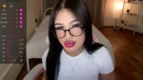 Snapshot of shayloren chatting on November 2025 04:01:01 AM Shay online show from November 2025 04:01:01 AM