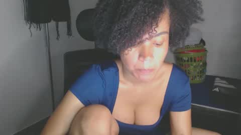Snapshot of shayna_cute chatting on April 2026 12:52:01 AM Shayna online show from April 2026 12:52:01 AM