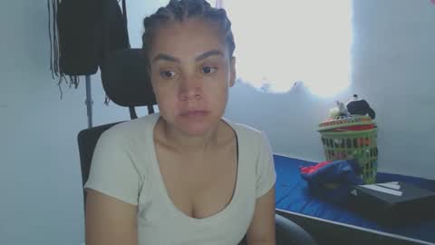 Snapshot of shayna_cute chatting on April 2026 07:00:01 PM Shayna online show from April 2026 07:00:01 PM