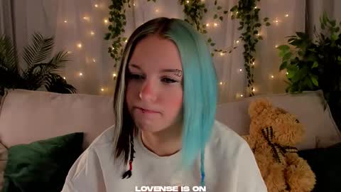 Snapshot of she_well chatting on October 2025 11:38:02 AM Anika online show from October 2025 11:38:02 AM