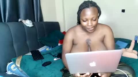 shee13 online show from December 2025 02:19:02 AM