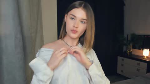 Snapshot of sheenaeast chatting on December 2024 01:03:01 PM Violet online show from December 2024 01:03:01 PM