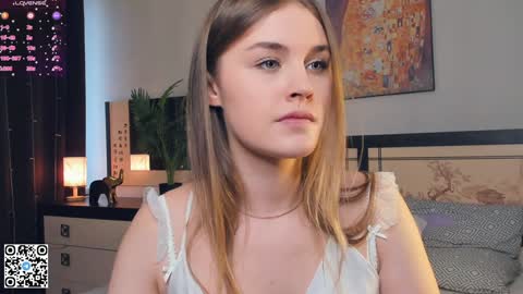 Snapshot of sheenaeast chatting on January 2025 10:18:02 AM Violet online show from January 2025 10:18:02 AM