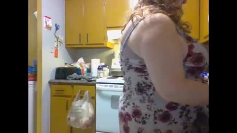 Snapshot of shelbyannn chatting on November 2025 04:25:02 AM Red online show from November 2025 04:25:02 AM