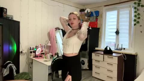 Snapshot of shenitanalepa chatting on April 2026 03:42:02 PM Elin online show from April 2026 03:42:02 PM