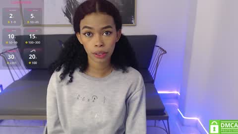 Snapshot of shenna_brunette_ chatting on January 2025 01:01:01 PM Shenna online show from January 2025 01:01:01 PM