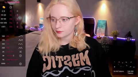Snapshot of sheslinki chatting on February 2025 09:17:02 AM Hello guys my name is Aemilia online show from February 2025 09:17:02 AM