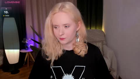 Snapshot of sheslinki chatting on February 2025 12:06:02 PM Hello guys my name is Aemilia online show from February 2025 12:06:02 PM