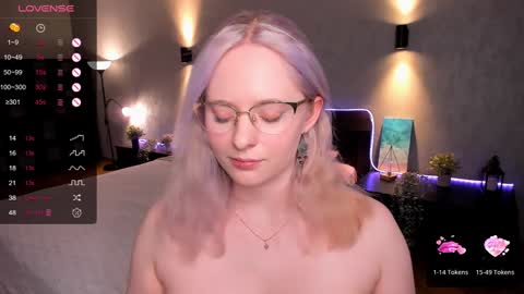 Snapshot of sheslinki chatting on February 2025 10:07:02 AM Hello guys my name is Aemilia online show from February 2025 10:07:02 AM