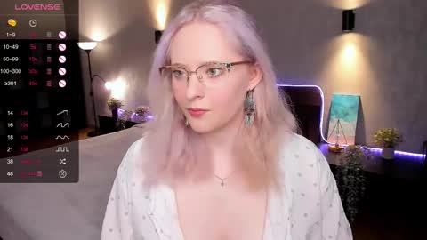 Snapshot of sheslinki chatting on February 2025 07:16:01 AM Hello guys my name is Aemilia online show from February 2025 07:16:01 AM