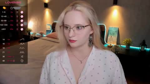 Snapshot of sheslinki chatting on February 2025 02:18:01 AM Hello guys my name is Aemilia online show from February 2025 02:18:01 AM