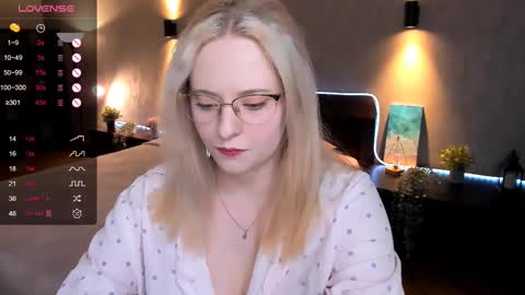 Snapshot of sheslinki chatting on February 2025 09:27:01 AM Hello guys my name is Aemilia online show from February 2025 09:27:01 AM
