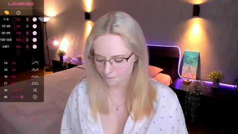 Snapshot of sheslinki chatting on February 2025 09:32:02 AM Hello guys my name is Aemilia online show from February 2025 09:32:02 AM