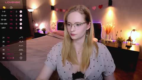 Snapshot of sheslinki chatting on October 2025 08:55:02 AM Hello guys my name is Aemilia online show from October 2025 08:55:02 AM