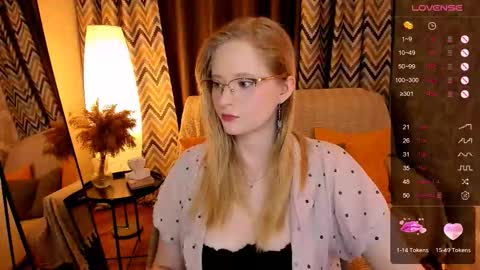 Snapshot of sheslinki chatting on October 2025 08:03:01 AM Hello guys my name is Aemilia online show from October 2025 08:03:01 AM