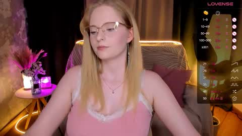 Snapshot of sheslinki chatting on October 2025 08:36:02 AM Hello guys my name is Aemilia online show from October 2025 08:36:02 AM