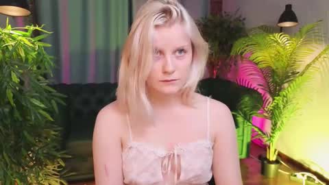 Snapshot of shinejoan chatting on November 2025 02:41:01 PM help me reach my first 25 thumbs up online show from November 2025 02:41:01 PM