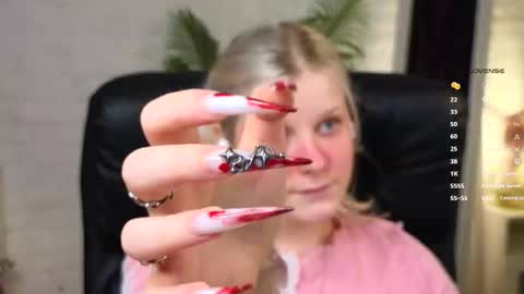 Snapshot of shinejoan chatting on November 2025 10:04:02 PM help me reach my first 25 thumbs up online show from November 2025 10:04:02 PM