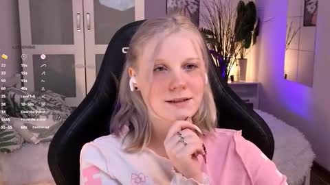 Snapshot of shinejoan chatting on November 2025 09:36:02 PM help me reach my first 25 thumbs up online show from November 2025 09:36:02 PM