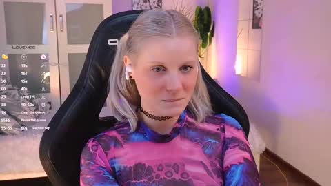 Snapshot of shinejoan chatting on November 2025 09:38:02 PM help me reach my first 25 thumbs up online show from November 2025 09:38:02 PM