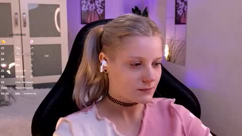 Snapshot of shinejoan chatting on November 2025 09:07:01 PM help me reach my first 25 thumbs up online show from November 2025 09:07:01 PM