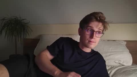 Snapshot of shirizo chatting on November 2025 08:02:01 PM Matthew online show from November 2025 08:02:01 PM